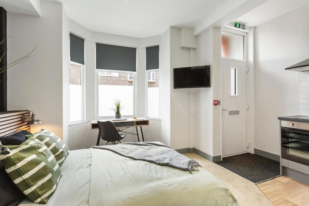 Апартаменты ✰Onpoint -Modern & Fresh Studio Apt Close To Centre - Convenient!✰ Бистон Экстерьер фото